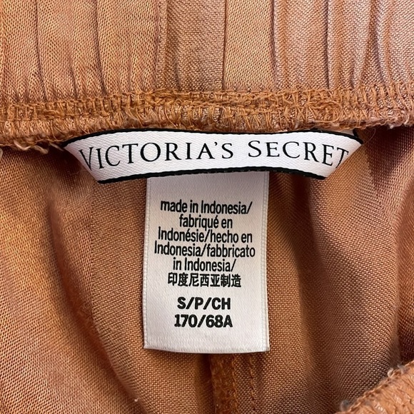 ⭐️ 3/$20 Victoria’s Secret sleep shorts orange stripes small - Picture 3 of 4